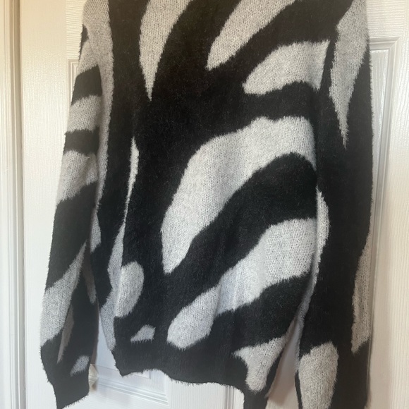 NWOT oversized sweater - Picture 2 of 3